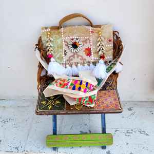 โอเอ็ม แฟชั่น สตูดิโอกระเป๋าสะพายหนังสำหรับผู้หญิงและเด็กผู้หญิง ผ้าฝ้ายผสมสแปนเด็กซ์ ประดับลูกปัดลายนูน - Product Image 6