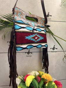 กระเป๋าถือลายหนังแจ็คการ์ดแบบมีพู่กระเป๋าโบฮีเมียนสลักลายสำหรับผู้หญิงกระเป๋าสะพายข้างดีไซน์ใหม่ขายดี - Product Image 2