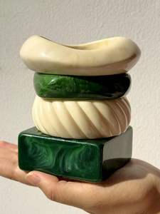 กำไลข้อมืออะคริลิกสลิมแกะสลักลาย ขายส่ง เครื่องประดับงานแต่งงานสไตล์วินเทจ เป็นมิตรกับสิ่งแวดล้อม - Product Image 5