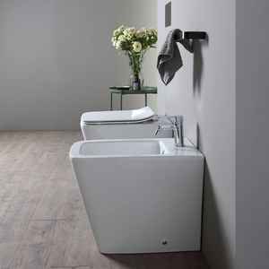 Conjunto de Accesorios de Baño de Cerámica de Alta Calidad para Instalar en el Suelo, Marca Riga - Product Image 2