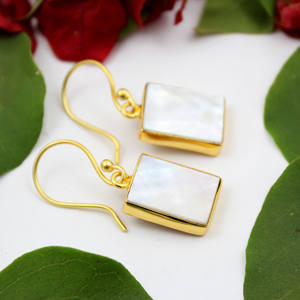 Boucles d'oreilles en nacre plaqué or 24 ct de luxe boucles d'oreilles en laiton en forme de rectangle pour fête bijoux en gros pour femmes et filles - Product Image 3