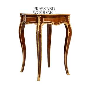 Mesa Auxiliar de Estilo Francés de Lujo con Incrustaciones Florales y Detalles Ornamentales de Latón Dorado para Decoración Clásica del Hogar - Product Image 4