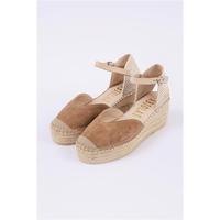 Espadrille à talon compensé fermé