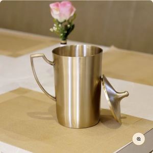 La cruche en bronze Globe Kansa en laiton avec une finition mate est une incarnation parfaite de l'élégance et de l'esthétique antique - Product Image 5