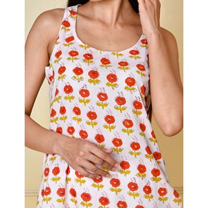 Top Corto sin Mangas de Algodón con Estampado Floral Blanco y Rojo - Product Image 2