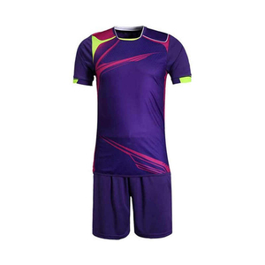2025 uniformes de football pour hommes de conception cool personnalisée séchage rapide taux d'usine pratique vêtements de football matériau confortable Sublimation - Product Image 1