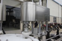 Machine de capsulage entièrement automatique, machine de capsulage en plastique, machine de capsulage à vis, machine de capsulage à 2/3/4 têtes