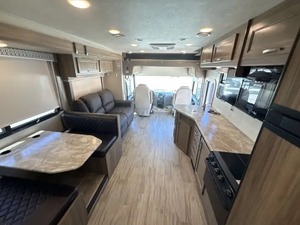 Remolque Entegra Coach Vision 31V usado del 2019, listo para la venta. - Product Image 4