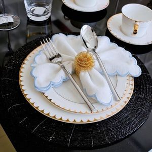 Servilleta de tela de algodón suave color azul ceniza con borde festoneado para eventos de restauración - Product Image 3