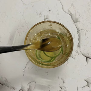 Cuillère en corne de buffle naturelle, fabriquée à la main et polie, parfaite pour servir des épices, des condiments ou pour une utilisation décorative sur la table, de haute qualité - Product Image 1