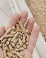 Granulés de bois de pin à haute valeur calorifique, combustible biomasse, briquettes en forme de briquette, vente chaude - Product Image 2