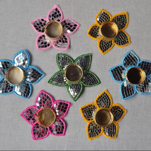 Portavelas con espejo vibrante, portavelas con forma de flor, decoración especial para Diwali y boda, regalo del sur de la India, Sangeet Favor - Product Image 1