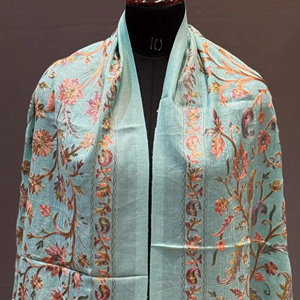 Chal de terciopelo de Cachemira tradicional vibrante, pieza de moda de invierno, patrón sólido bordado Paisley, borlas finas transpirables - Product Image 1