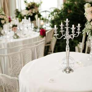 Candelabros de lujo de 5 brazos con acabado plateado Diseño de aluminio para bodas navideñas Decoración del hogar y eventos - Product Image 1