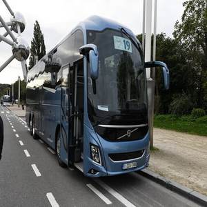 Autobús Eléctrico de Larga Distancia en Oferta, Manual de 6 Velocidades, Volante a la Izquierda, Euro 3, Autobuses de Turismo de Lujo con 45 Asientos, Autocar Diésel en Venta - Product Image 1