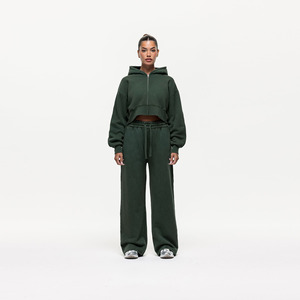 Sudaderas con capucha lavadas recortadas de alta calidad y pantalones Jogger Conjunto de 2 piezas Logotipo personalizado Chándales verdes Mujeres Zip up Hoodie Set al por mayor - Product Image 4