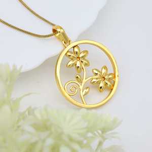 New Delicate Brass Pendant Dainty Floral Necklace Women Jewelry 18k Gold Plated Botanical Circle Charm For Wholesale/OEM/ODM - Product Image 2