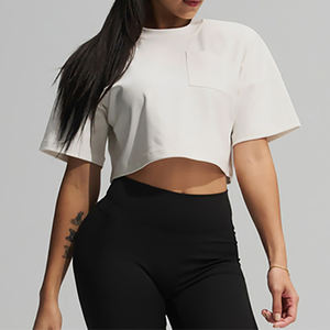 Camiseta acanalada sin costuras para mujer, perfecta para hacer ejercicio de yoga o descansar con moda minimalista moderna - Product Image 1