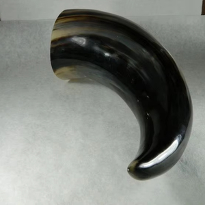 Cuerno para beber tallado vikingo personalizado hecho a mano altamente pulido para vino cerveza hecho con cuerno Natural para ocasiones navideñas - Product Image 1