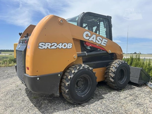 รถตักล้อยางมือสองคุณภาพพรีเมียม CASE SR240B มีสินค้าในสต็อก ซื้อเลย จัดส่งรวดเร็ว ชั่วโมงการทำงานต่ำ ราคาขายส่ง - Product Image 5