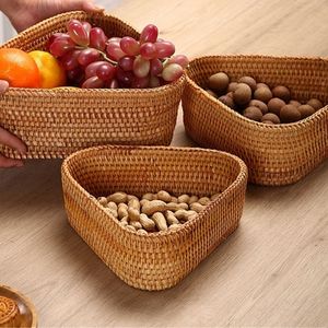 Bandeja para servir cesta de mimbre natural tejida a mano versátil con asa Ideal para organizar y servir pan de fruta y comida - Product Image 3