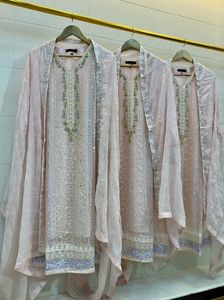 Nouveau Farshi Shalwar avec des trucs en coton brodés Kameez Salwar & Emb Lawn Dupatta - Product Image 4