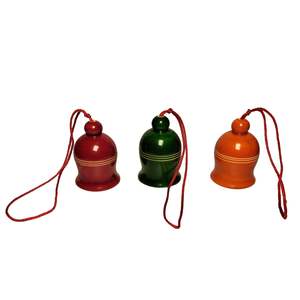Adornos Navideños de Madera Hechos a Mano, Juego de 3 Campanas Colgantes para Árbol de Navidad, Rojo, Verde y Naranja - Product Image 1