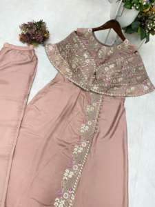 Robe de créateur élégante en papier d'aluminium avec de superbes détails en aluminium pour les fêtes, les mariages et les occasions spéciales - Product Image 5