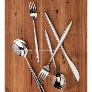 Ensemble de couverts en métal argenté coûteux avec de longues poignées minces pour la vaisselle de Table d'hôtels et de restaurant - Product Image 1