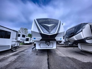 Grand Design Momentum 395M-S d'occasion 2023 - Product Image 5