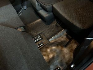 Alfombrillas de PVC Moldeadas a Medida KATA Premium para Suzuki XL7, Impermeables, Antideslizantes, Fáciles de Limpiar, Cobertura Total Interior M - Product Image 5