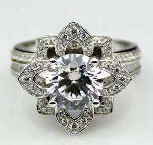 Bague de fiançailles en or massif cultivée en laboratoire CVD certifiée IGI avec diamant taille ovale fabriquée à la main par un fabricant indien pour femmes - Product Image 5