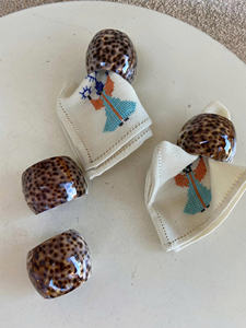 Anneau de serviette en coquillage de luxe, design élégant avec brillance de perle, ajoutant une touche raffinée et haut de gamme aux tables à manger - Product Image 2