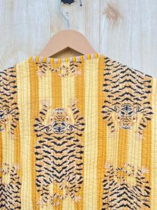 เสื้อถักโบฮีเมียนทรงสองแถวมีกระเป๋าระบายอากาศกันรอยยับสำหรับผู้หญิงทำด้วยมือ - Product Image 5