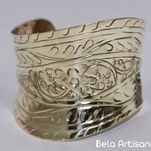 Boucles d'oreilles vintage artisanales en forme de papillon en laiton plaqué bronze antique large fait à la main pour l'occasion de fête des femmes - Product Image 4