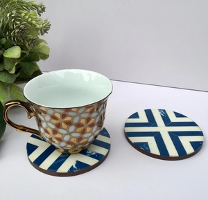 Posavasos de Madera y Resina Hechos a Mano - Tamaño y Color Personalizables, Decoración del Hogar de Estilo Europeo - Product Image 3