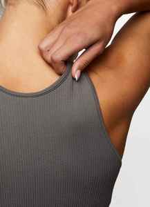 Top Deportivo de Alta Calidad con Soporte, Top de Gimnasio y Yoga de Color Liso con Sujetador, Top Deportivo de Sublimación Personalizado de Moda - Product Image 4