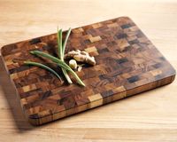 Planche à découper de luxe en bois naturel léger planche esthétique de cuisine en bois dur richement grainé
