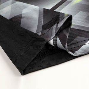 Maillots et shorts de football personnalisés conçus pour les équipes avec des matériaux élégants et durables, uniforme de football léger - Product Image 4