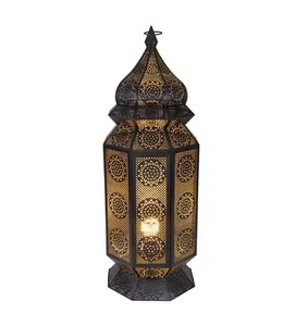 Lanterne en verre décorative suspendue dorée faite à la main pour l'intérieur/l'extérieur, porte-bougie en métal pour le Ramadan, pour une utilisation en extérieur - Product Image 6