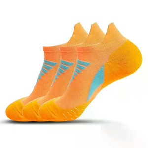 Vêtements de sport personnalisés de haute qualité en gros pour hommes Chaussettes courtes Chaussettes de sport de qualité supérieure pour hommes et femmes avec impression personnalisée - Product Image 2