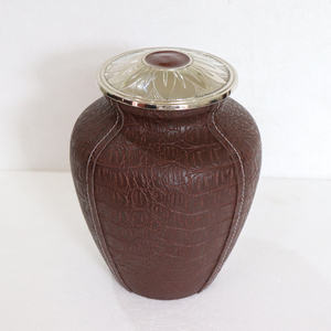 Urne funéraire adulte en aluminium recouvert de cuir de haute qualité pour cendres humaines impression personnalisée urne funéraire en laiton fournitures funéraires inde - Product Image 2