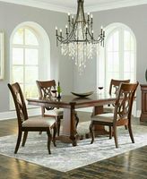 Esstisch aus Holz im antiken Stil mit eleganten Details und Vintage-Charme, ideal für historische Häuser und klassische Innenräume