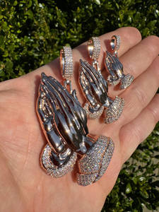 Moissanite priant les mains pliées pendentif religieux pour bijoux de mode unisexe pendentif en or rose 14k bijoux fins - Product Image 3