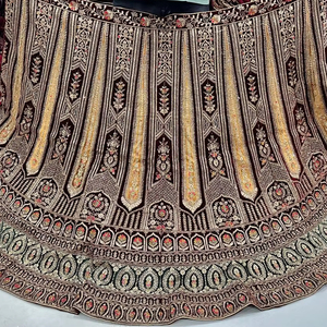 Lehenga de Terciopelo Maroon Rani Rajwadi con Detalles de Bordado Jarkan, Corte y Pegado, Falda Larga de 3.5M, Choli con 4 Bordes Decorativos, Dupatta para Fiesta - Product Image 5