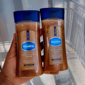 Huile pour le corps chatoyante Vaseline originale 200 ml, hydratation intense et éclat |   Huile Vaseline Golden Hour Glow 200ml - Sunkissed Bronze - Product Image 5