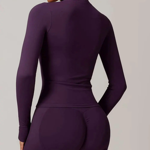 Vêtements de yoga et de fitness écologiques pour femmes en gros – Ensembles de sport 3 pièces (Survêtement et short) pour la course et la gym - Product Image 3