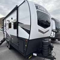 Caravane de voyage tout-terrain en aluminium, maison mobile, camping-car avec panneau solaire et rangement sur le toit pour le camping