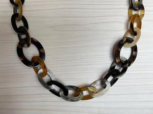 Collar de Lujo Hecho a Mano con Cuerno de Búfalo, Joyería Natural y Sostenible para Mujer, Alta Calidad - Product Image 4