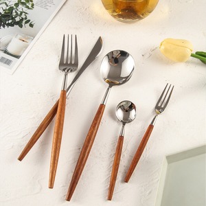 Juego de cubiertos de madera plateada de estilo nórdico de acero inoxidable de lujo más vendido, juego de cucharas duraderas de primera calidad, fiesta elegante de forma larga - Product Image 2